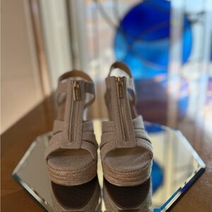 Brand: Michael Kors / Style: Berkley Wedge / Color: Natural / Size: 5.5M